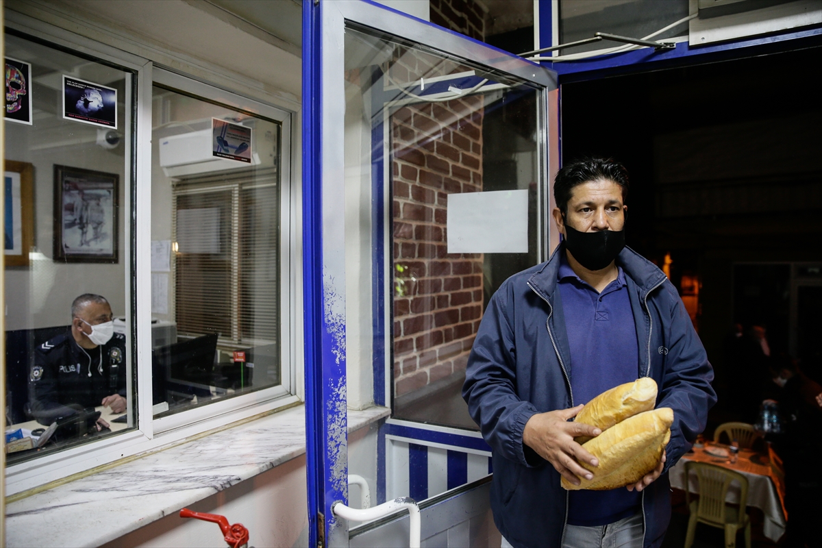 Mahallelinin sahur sürprizi polisi duygulandırdı