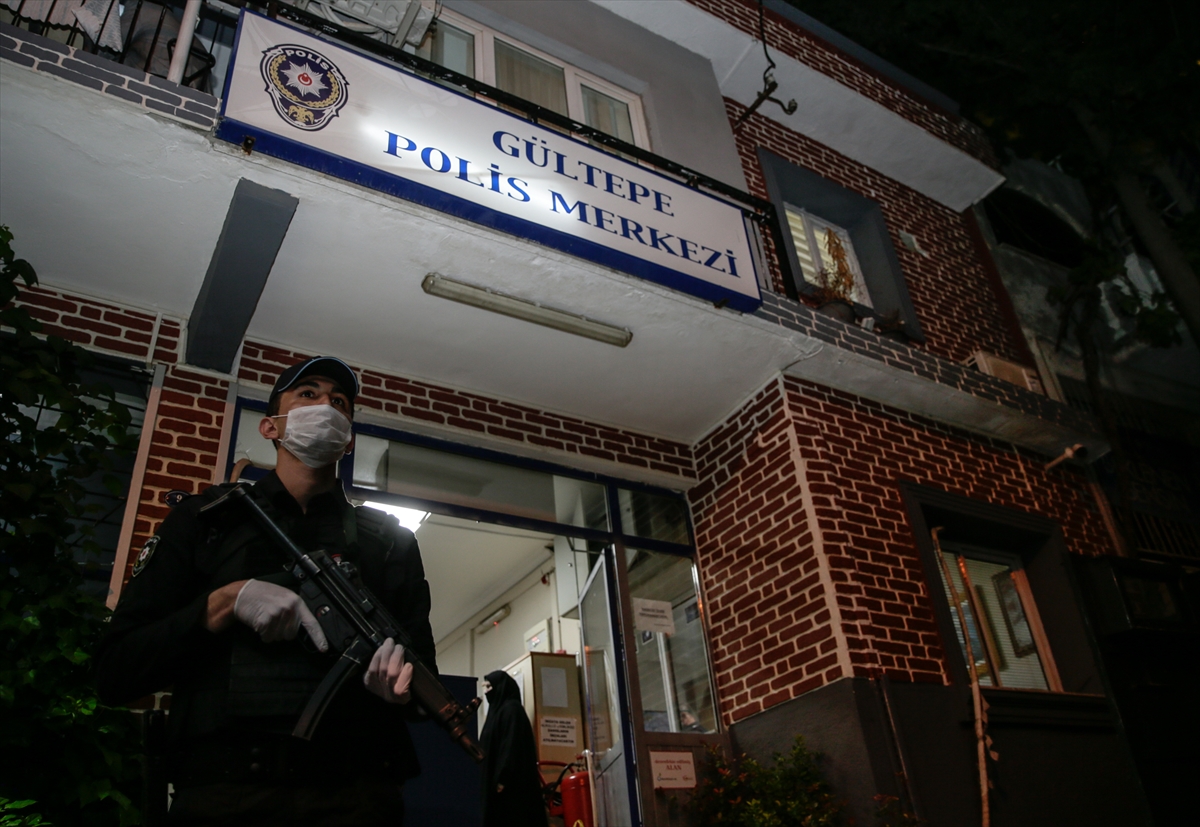 Mahallelinin sahur sürprizi polisi duygulandırdı