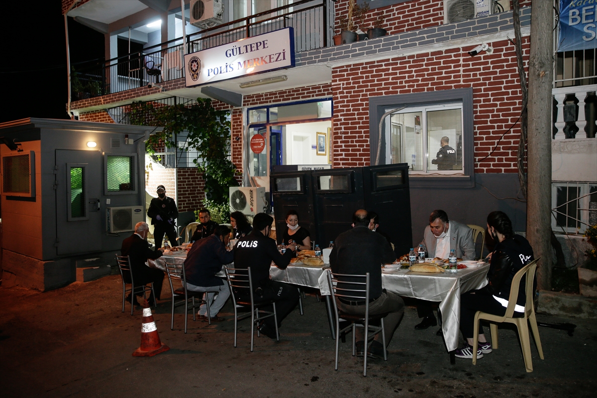 Mahallelinin sahur sürprizi polisi duygulandırdı