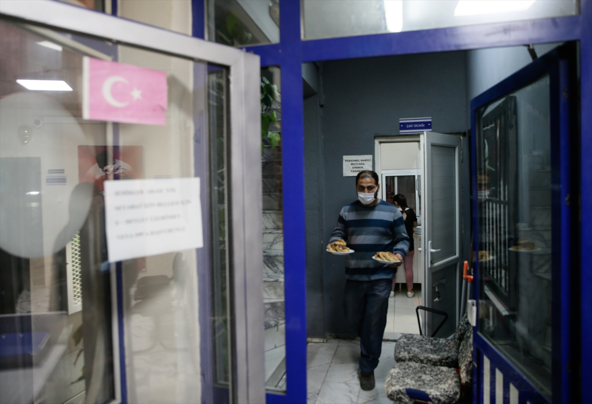 Mahallelinin sahur sürprizi polisi duygulandırdı