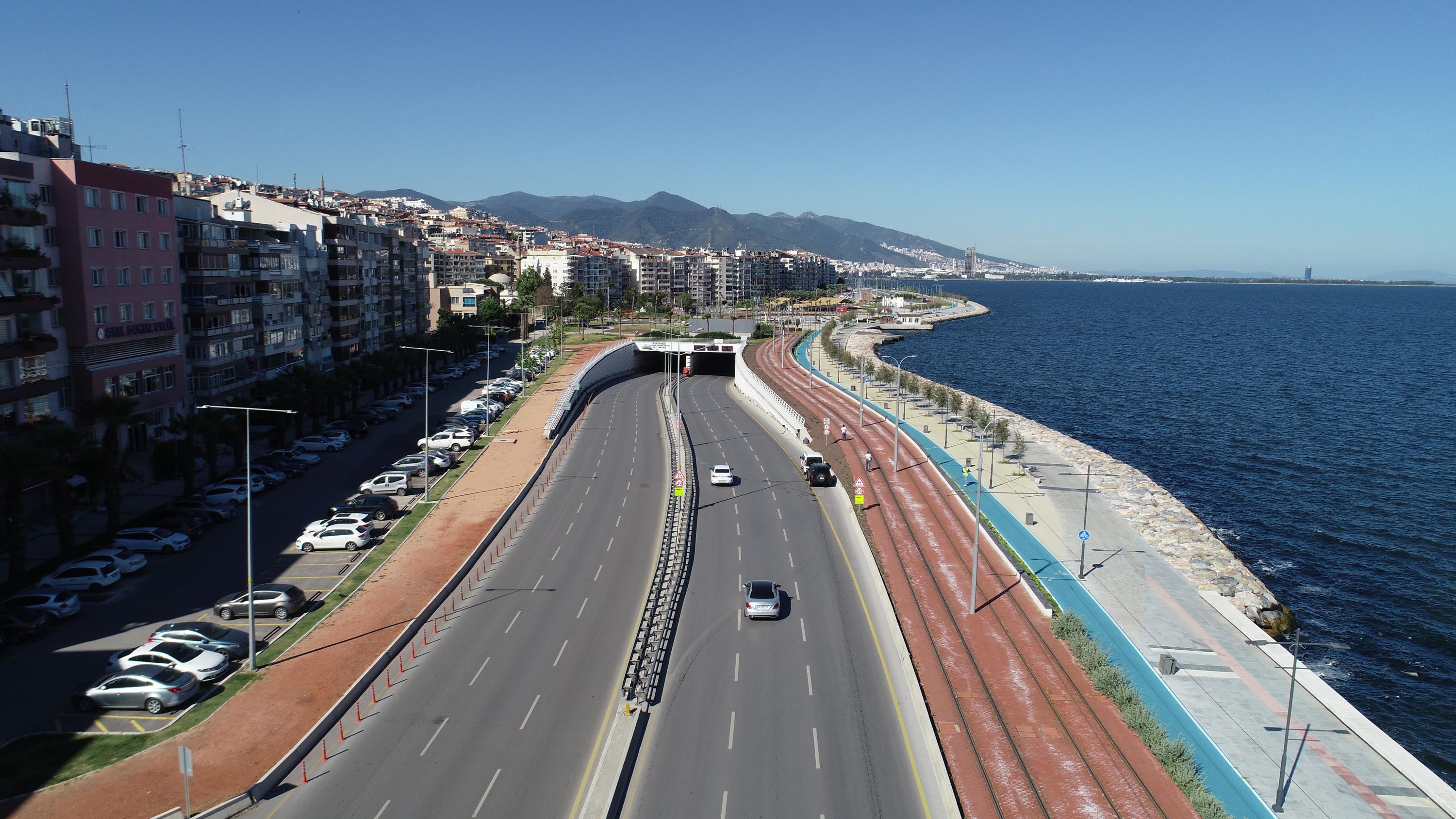 Sokağa çıkma kısıtlaması sonrası İzmir'de sessizlik