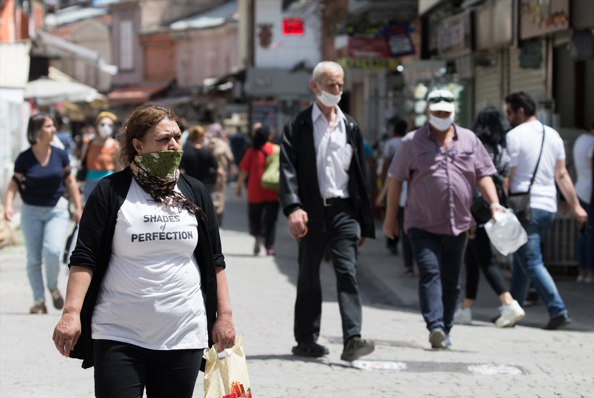 Yasak bitti, İzmirli Kemeraltı'na koştu