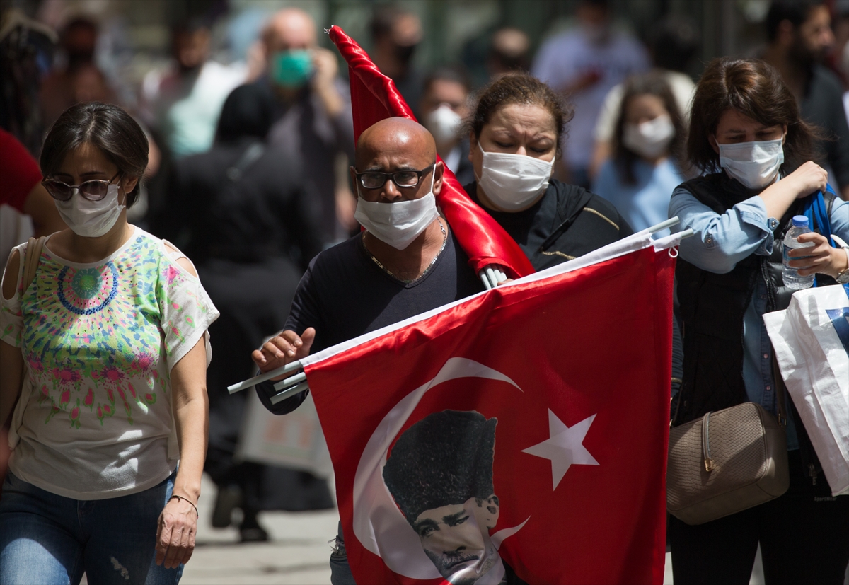 Yasak bitti, İzmirli Kemeraltı'na koştu