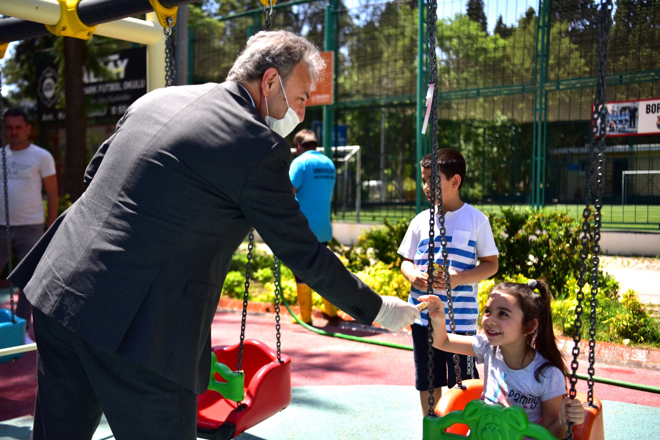 Çocuklar 40 gün sonra sokaklarda!