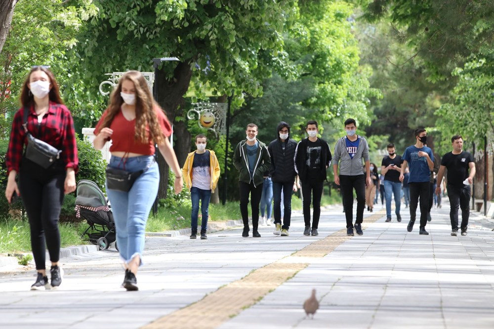 15-20 yaş arası gençler sokakla buluştu