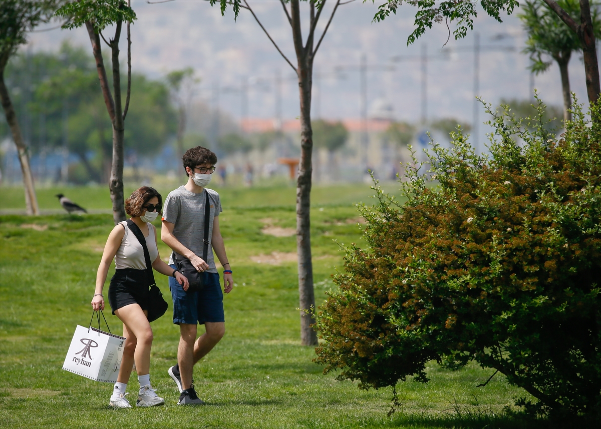 15-20 yaş arası gençler sokakla buluştu