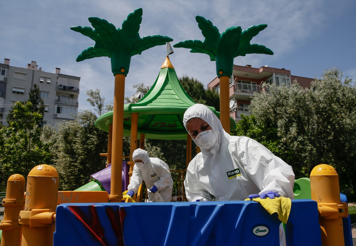 İzmir'in kadın dezenfeksiyon timi