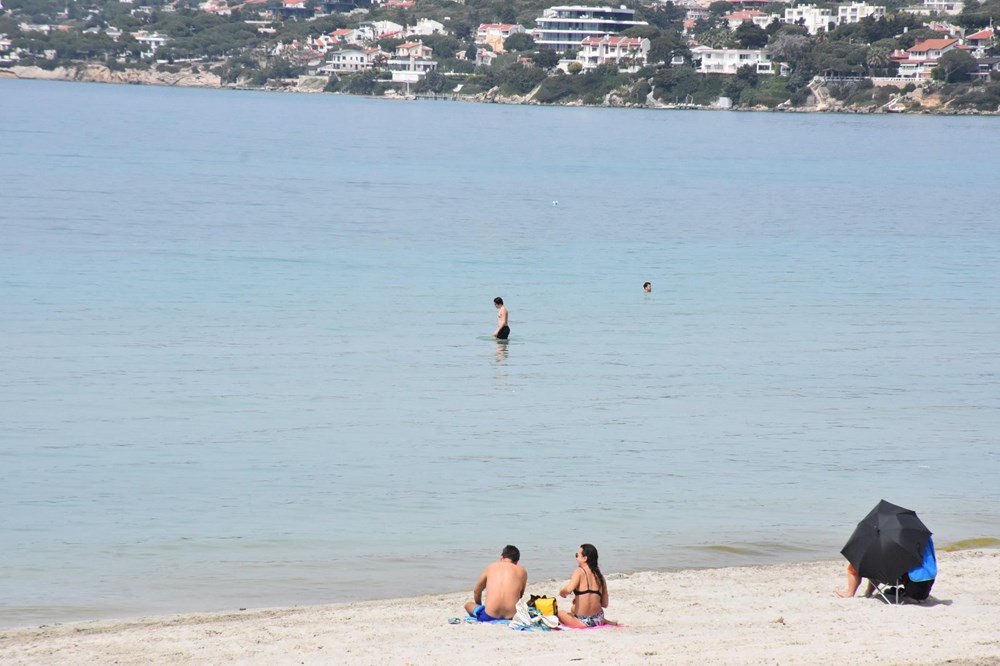 İzmir'de plajlar hareketlendi!