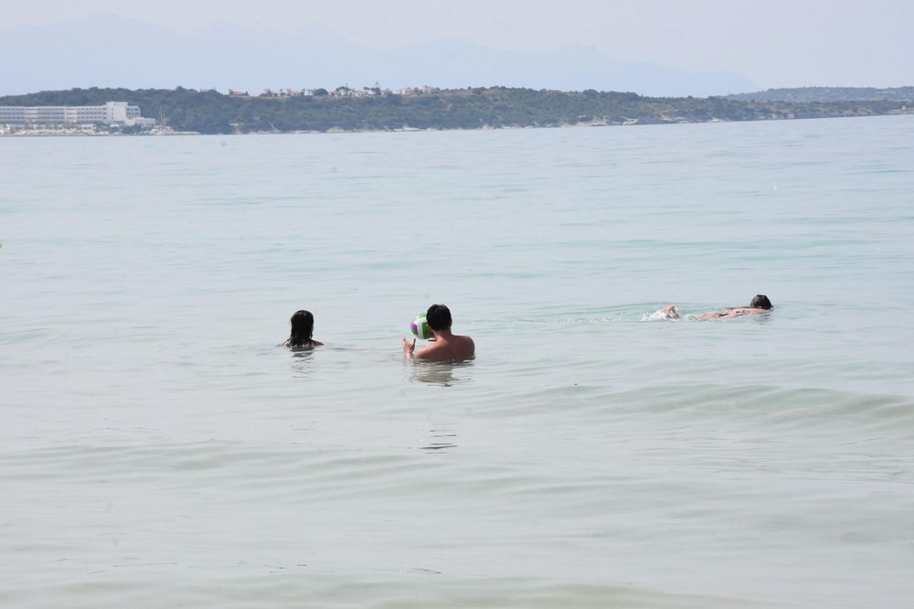 İzmir'de plajlar hareketlendi!