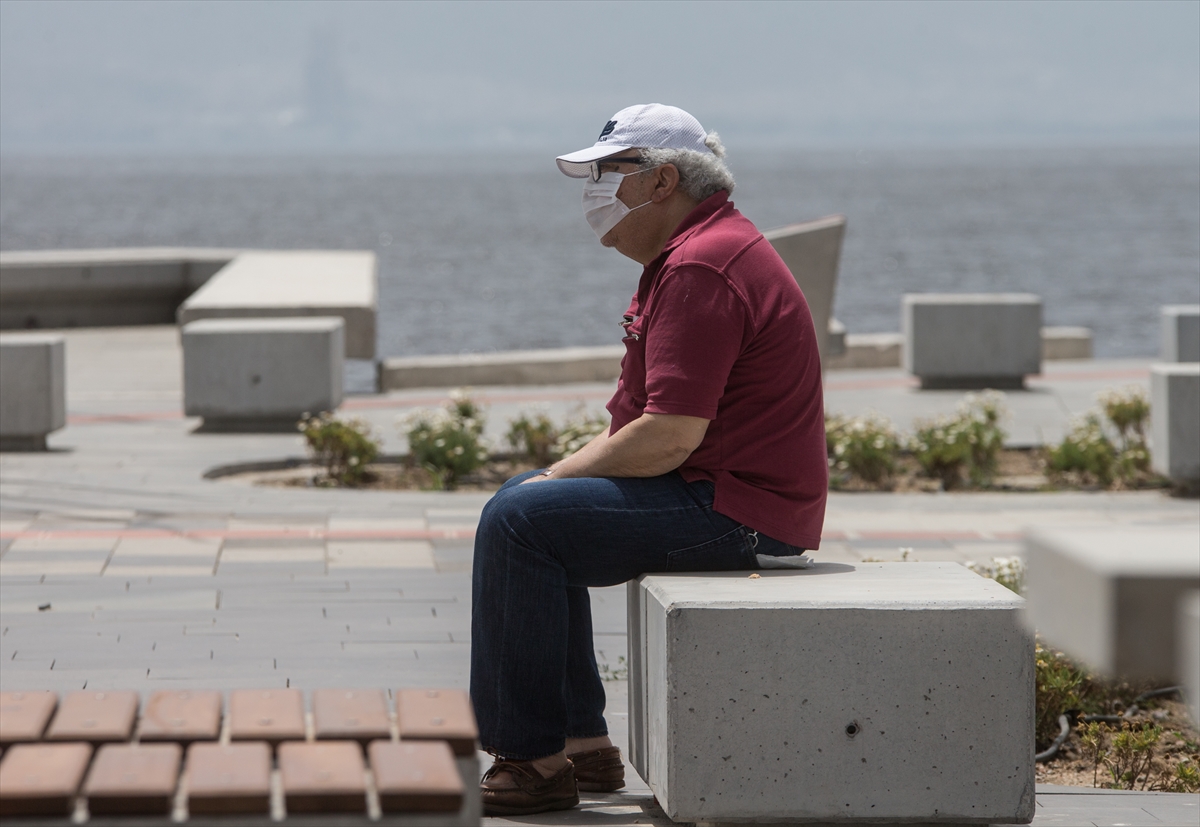 İzmir'de sokaklar yeniden 65 yaş üstünün