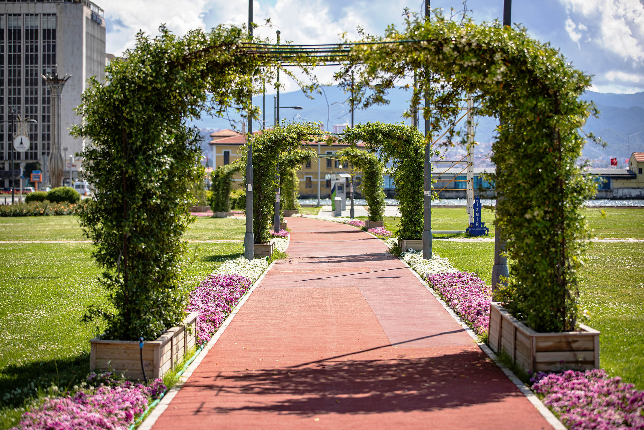 İzmir'den iç açıcı görüntüler