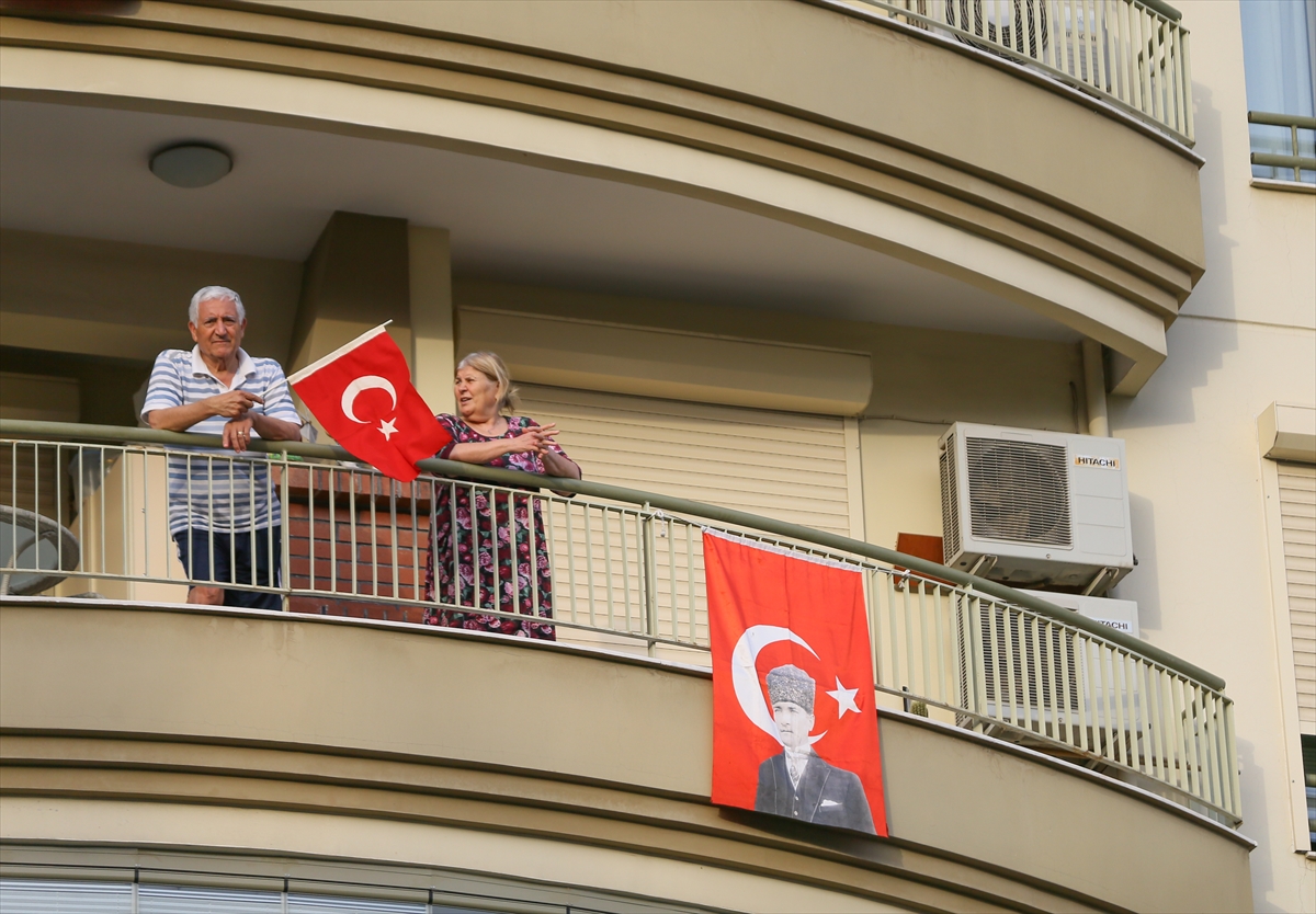 İzmir'de 19.19 coşkusu