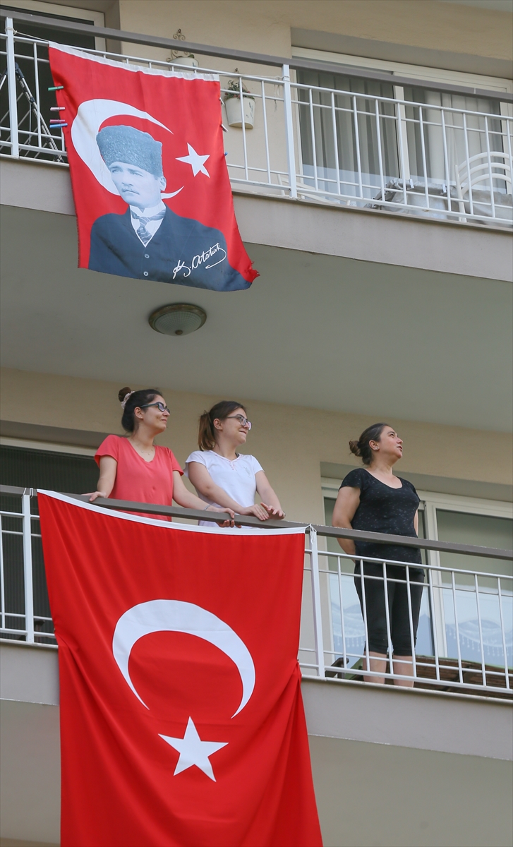 İzmir'de 19.19 coşkusu