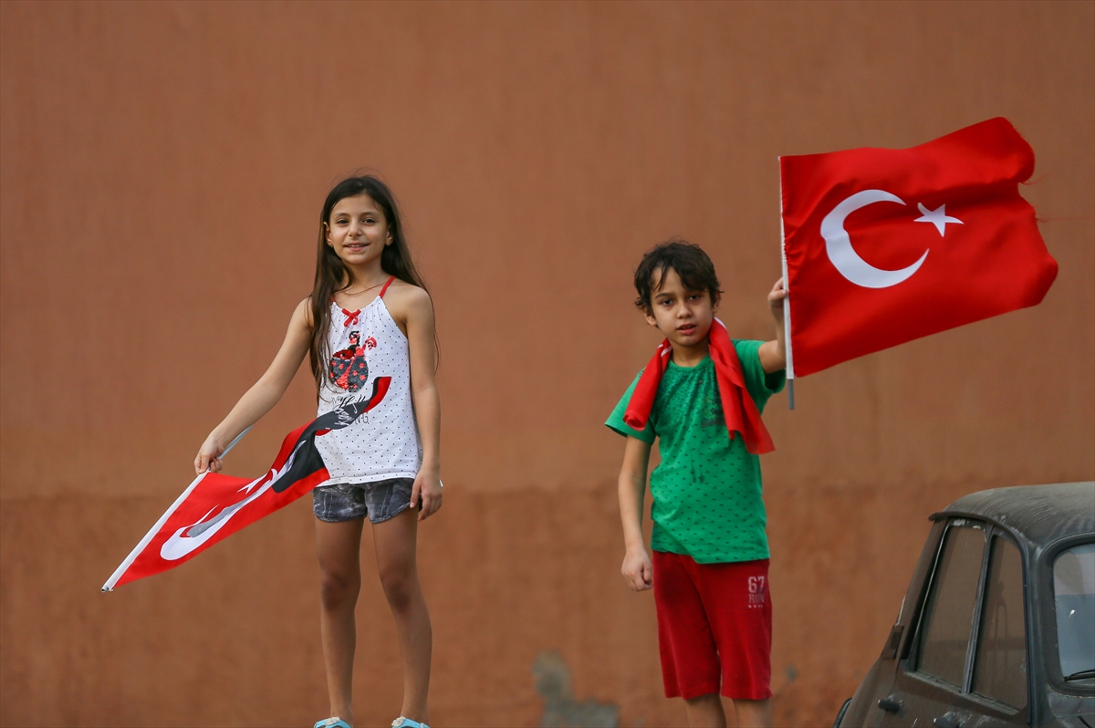 İzmir'de 19.19 coşkusu