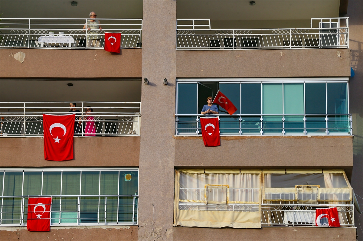 İzmir'de 19.19 coşkusu