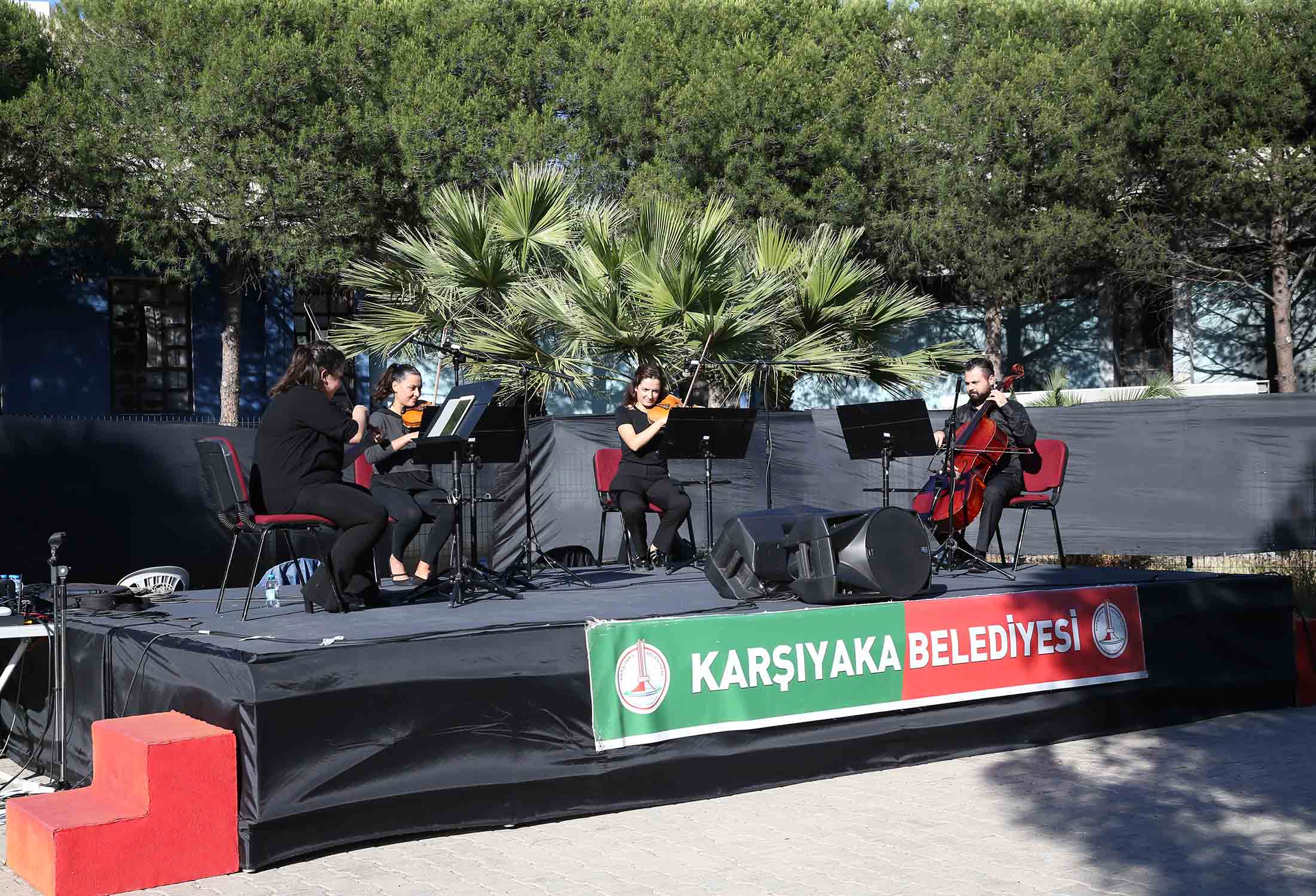 65 yaş üzeri vatandaşlara bayram konseri