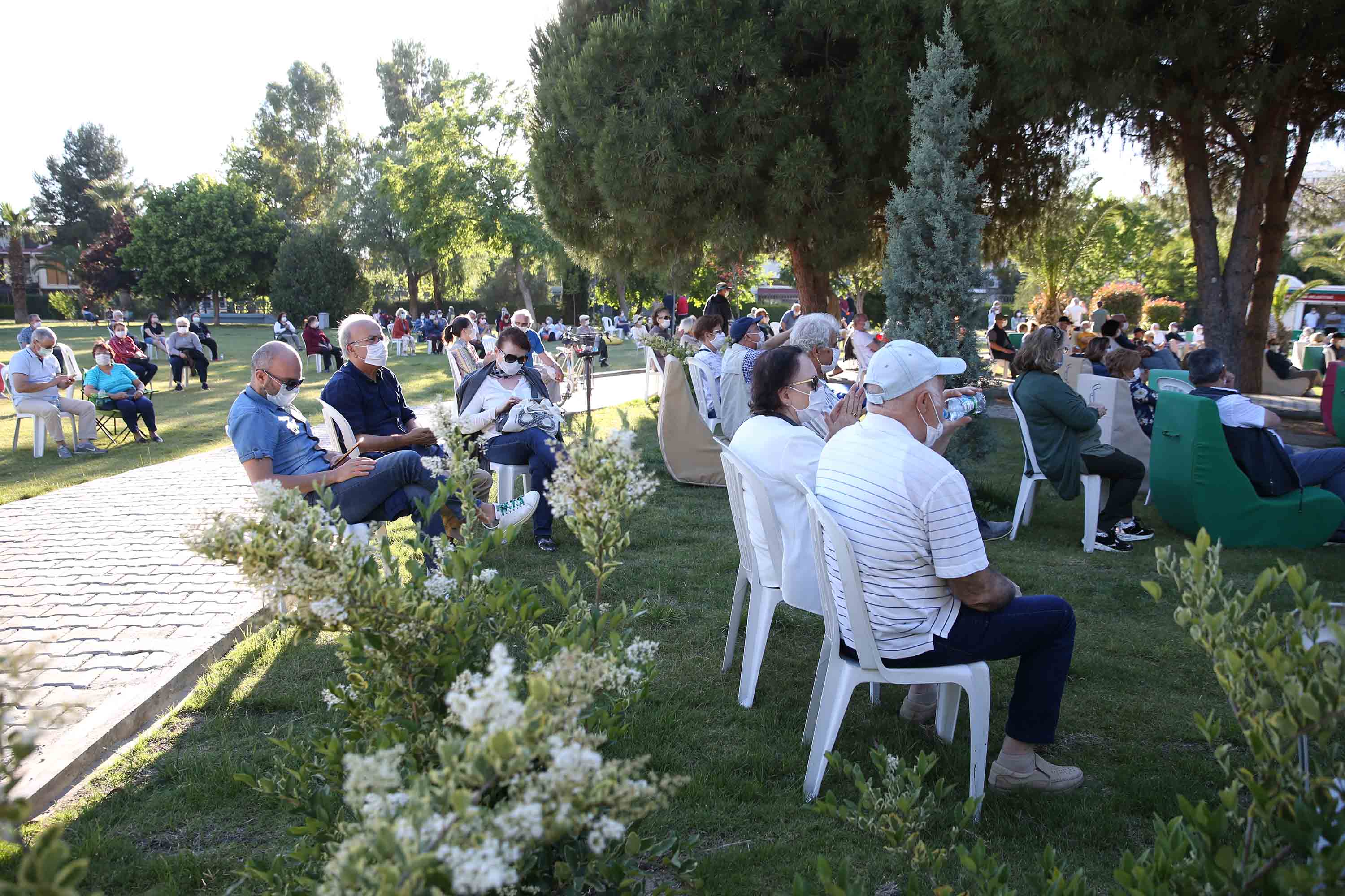 65 yaş üzeri vatandaşlara bayram konseri