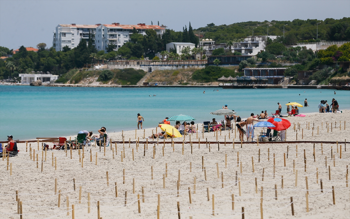 İzmir'de kısıtlamanın olmadığı hafta sonunda deniz keyfi