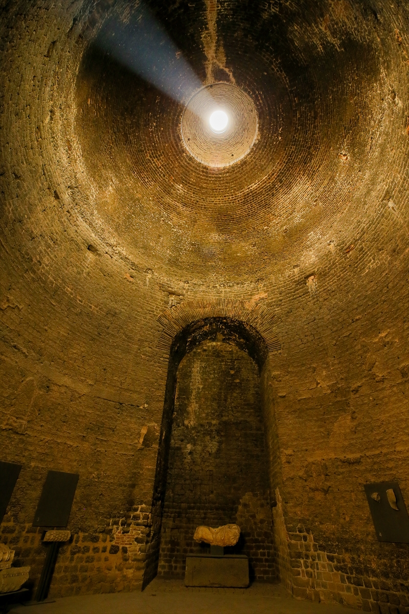 Dünya mirası Bergama ziyaretçilerini 'kontrollü' ağırlıyor