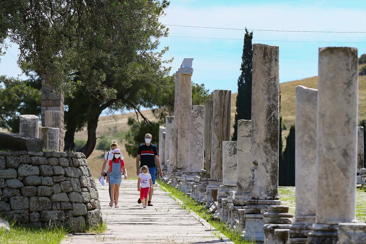 Dünya mirası Bergama ziyaretçilerini 'kontrollü' ağırlıyor