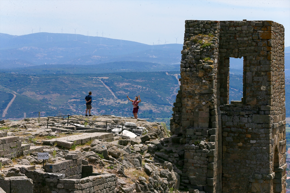 Dünya mirası Bergama ziyaretçilerini 'kontrollü' ağırlıyor