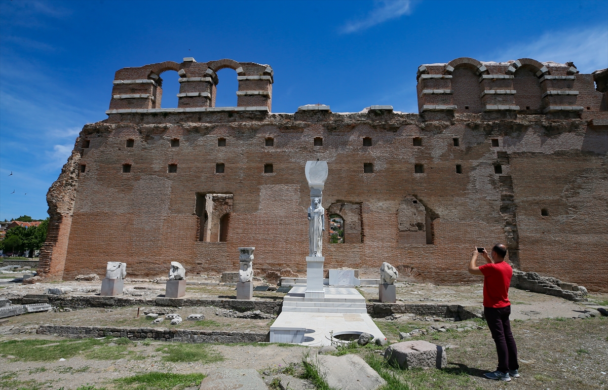 Dünya mirası Bergama ziyaretçilerini 'kontrollü' ağırlıyor