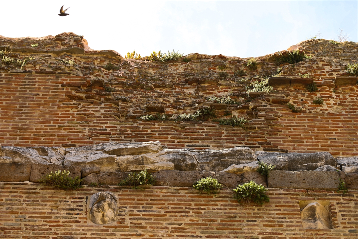 Dünya mirası Bergama ziyaretçilerini 'kontrollü' ağırlıyor