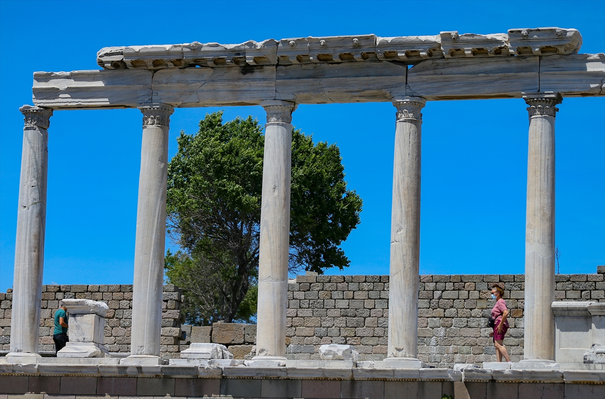 Dünya mirası Bergama ziyaretçilerini 'kontrollü' ağırlıyor