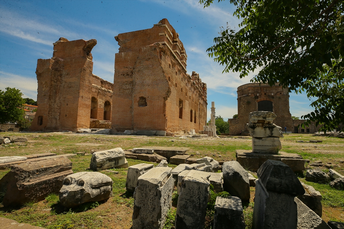 Dünya mirası Bergama ziyaretçilerini 'kontrollü' ağırlıyor