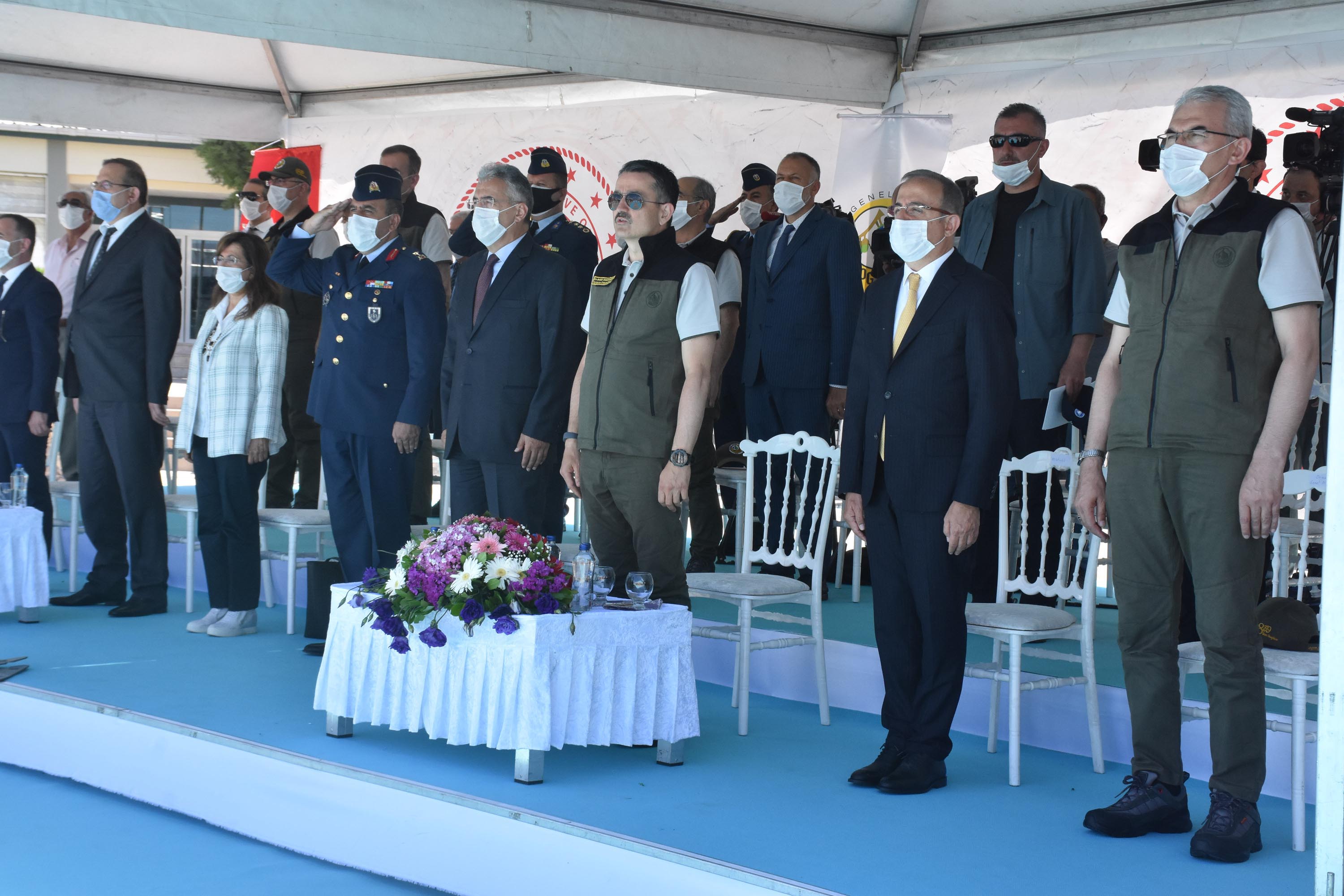 Bakan Pakdemirli yeni yangın uçaklarını tanıttı