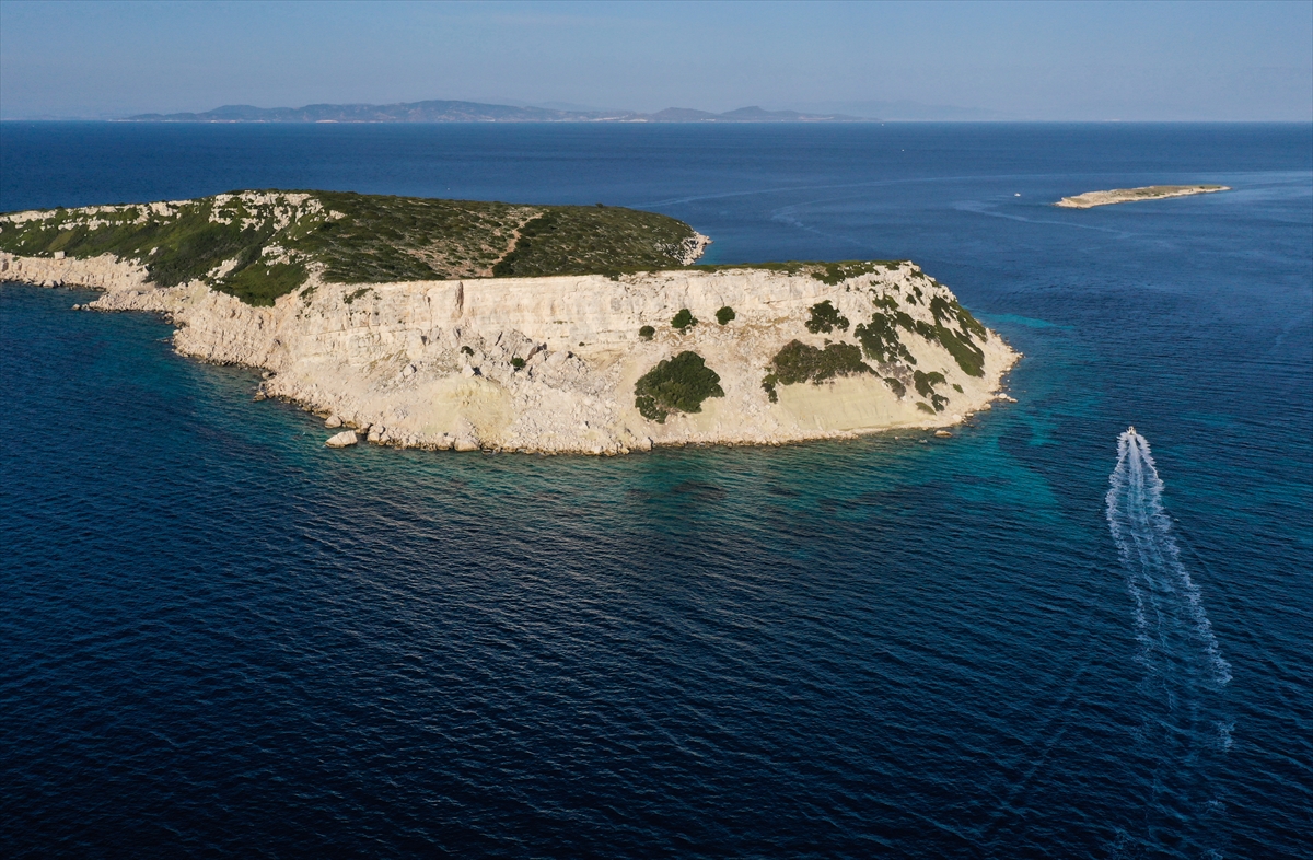 Karaburun su altı güzellikleri ilgi çekiyor