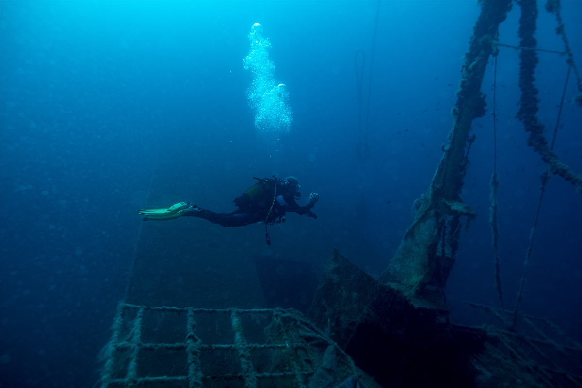 Karaburun su altı güzellikleri ilgi çekiyor