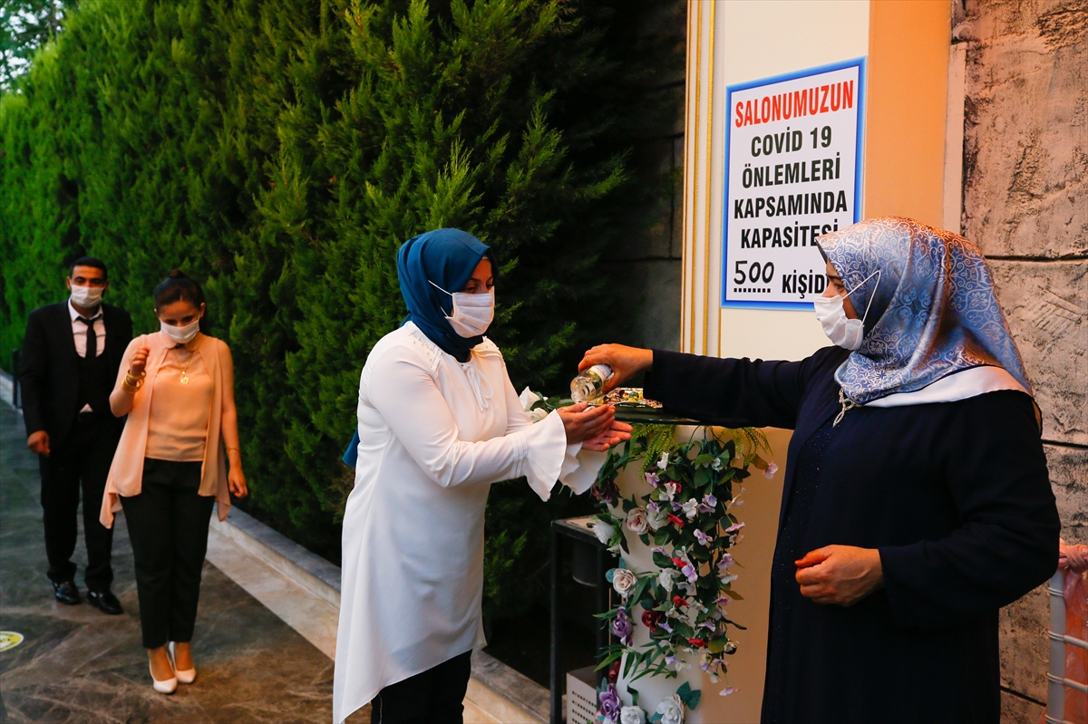 İzmir'de düğünler Kovid-19 tedbirleriyle yapılmaya başladı!