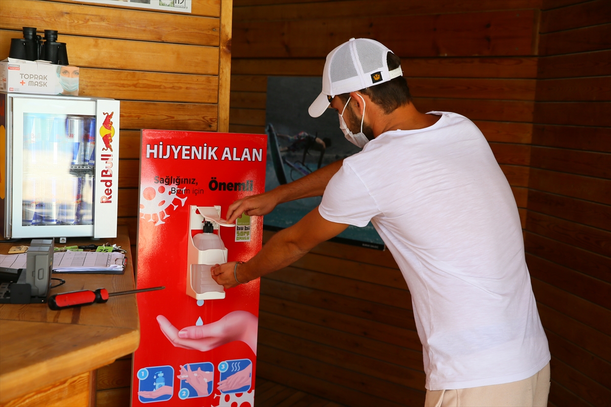 Alaçatı, sörf tutkunlarıyla şenlendi