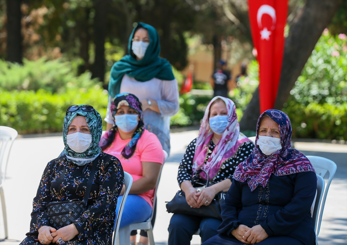 Kadifekale Şehitliğinde anma töreni