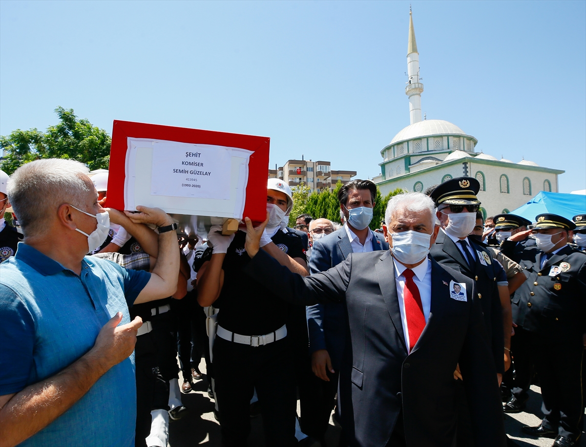 İzmir şehidini son yolculuğuna uğurladı!