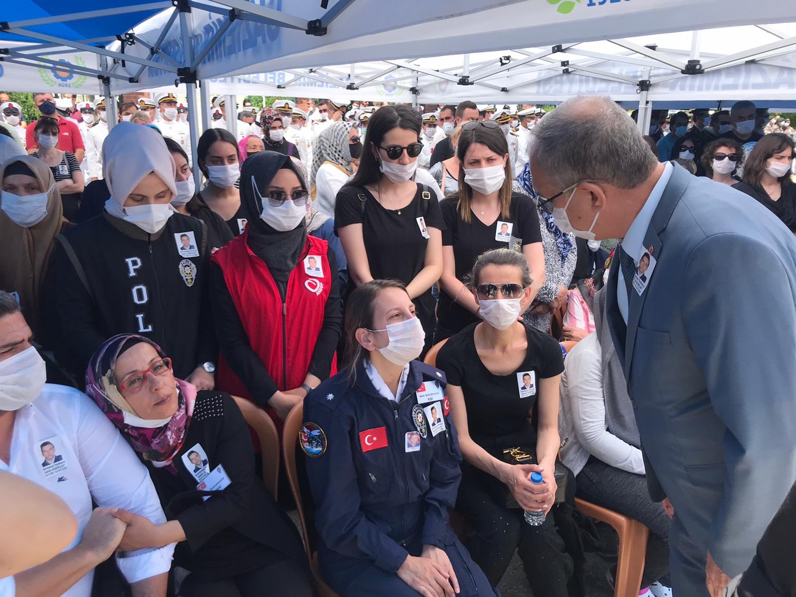 İzmir şehidini son yolculuğuna uğurladı!