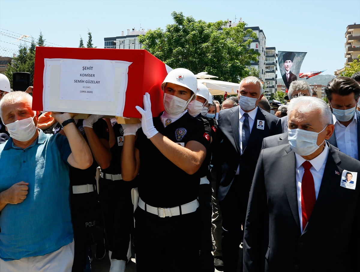 İzmir şehidini son yolculuğuna uğurladı!