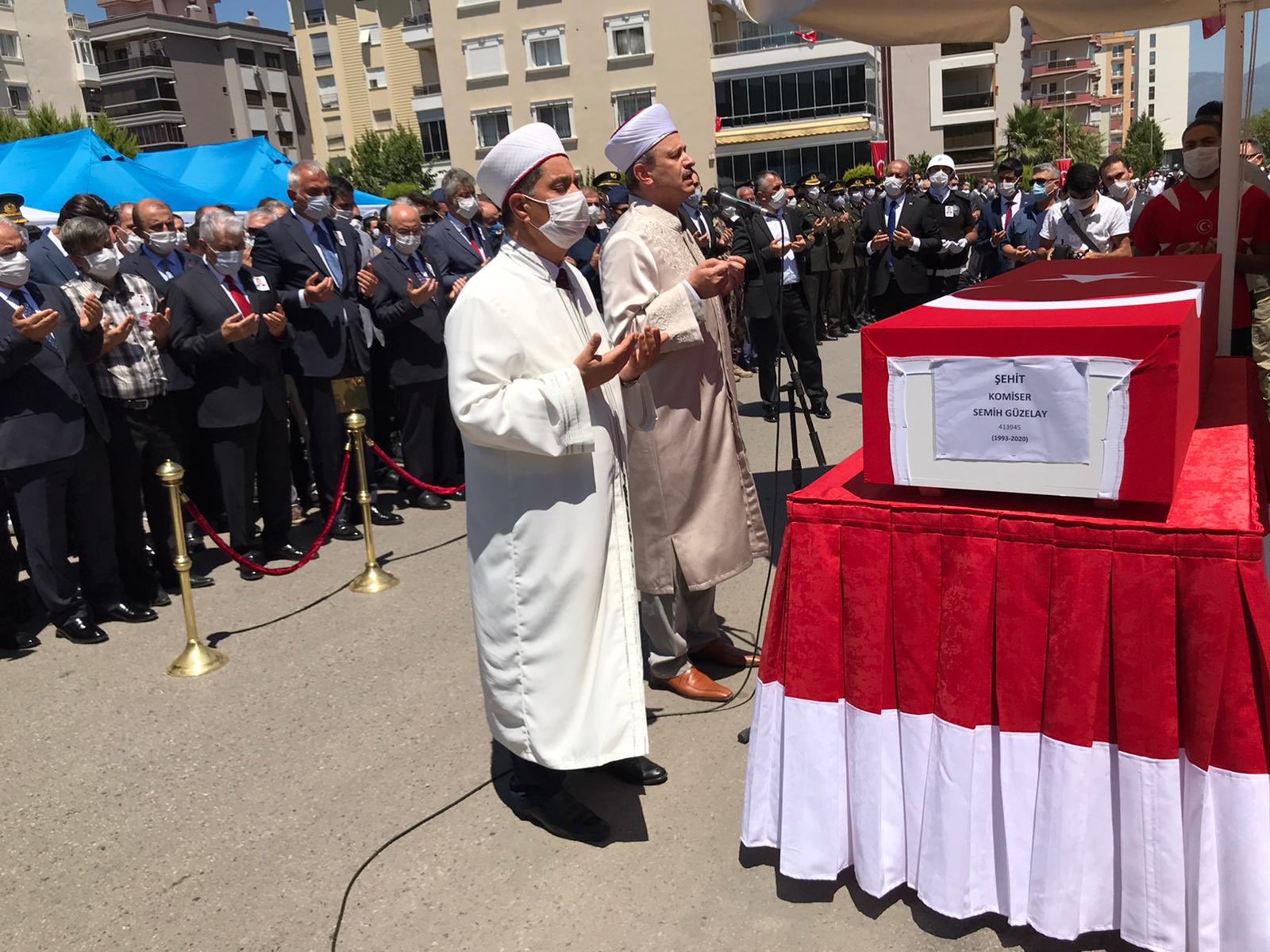 İzmir şehidini son yolculuğuna uğurladı!