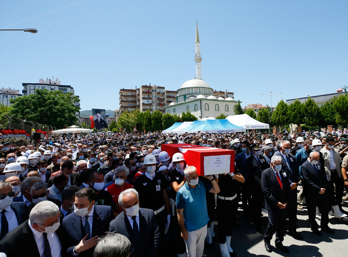 İzmir şehidini son yolculuğuna uğurladı!