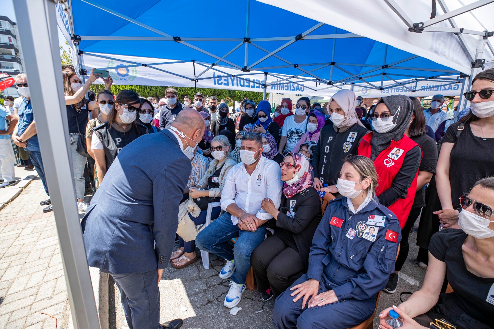 İzmir şehidini son yolculuğuna uğurladı!