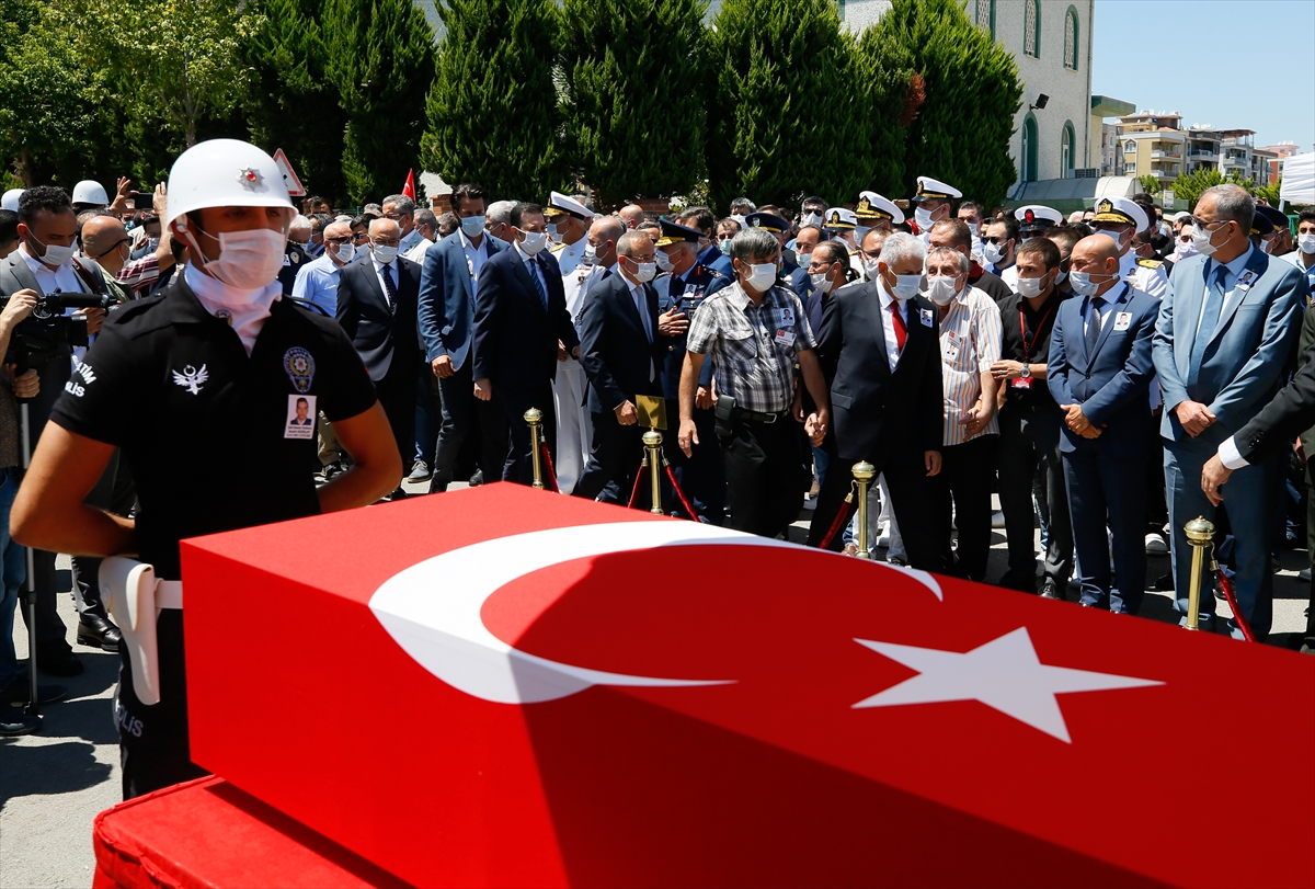 İzmir şehidini son yolculuğuna uğurladı!