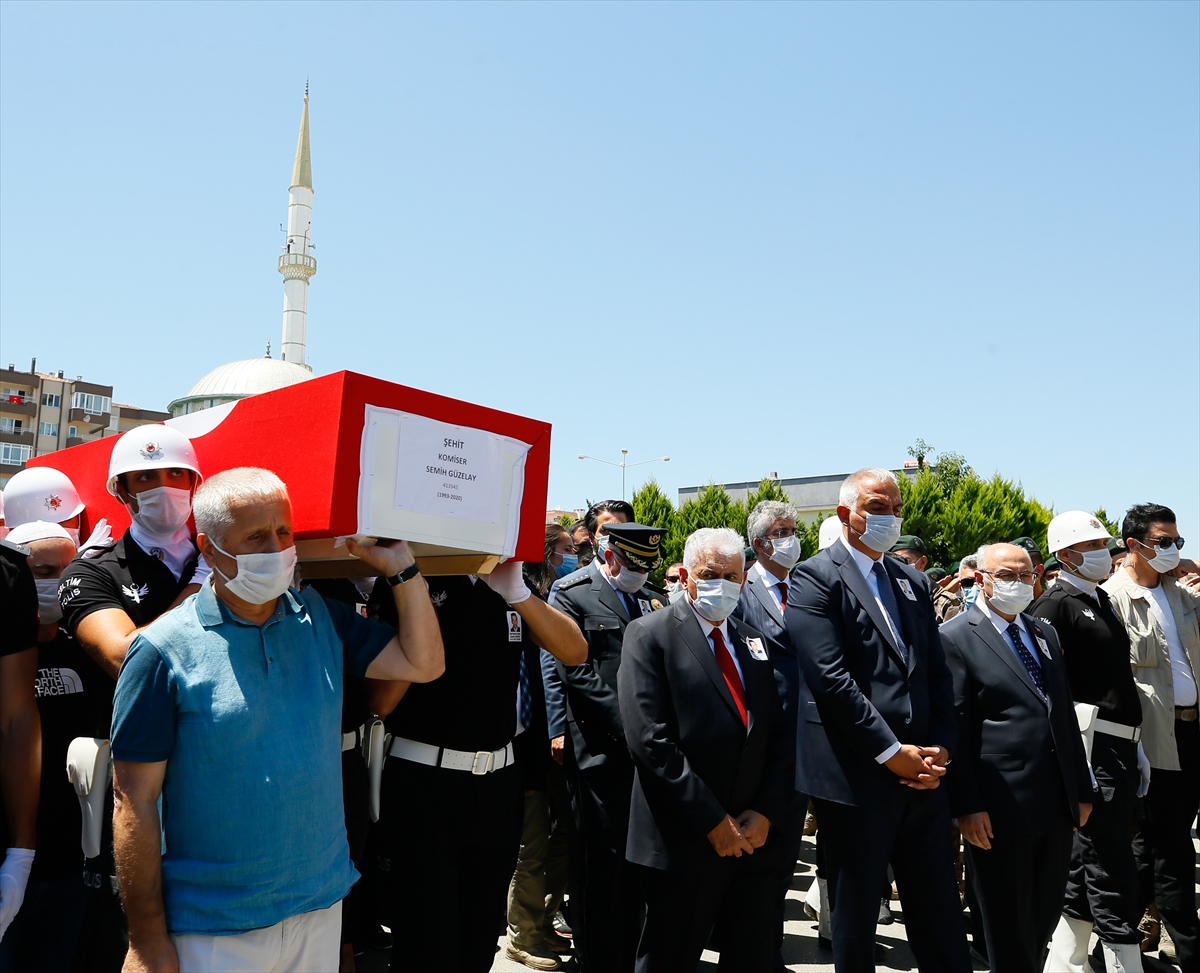 İzmir şehidini son yolculuğuna uğurladı!