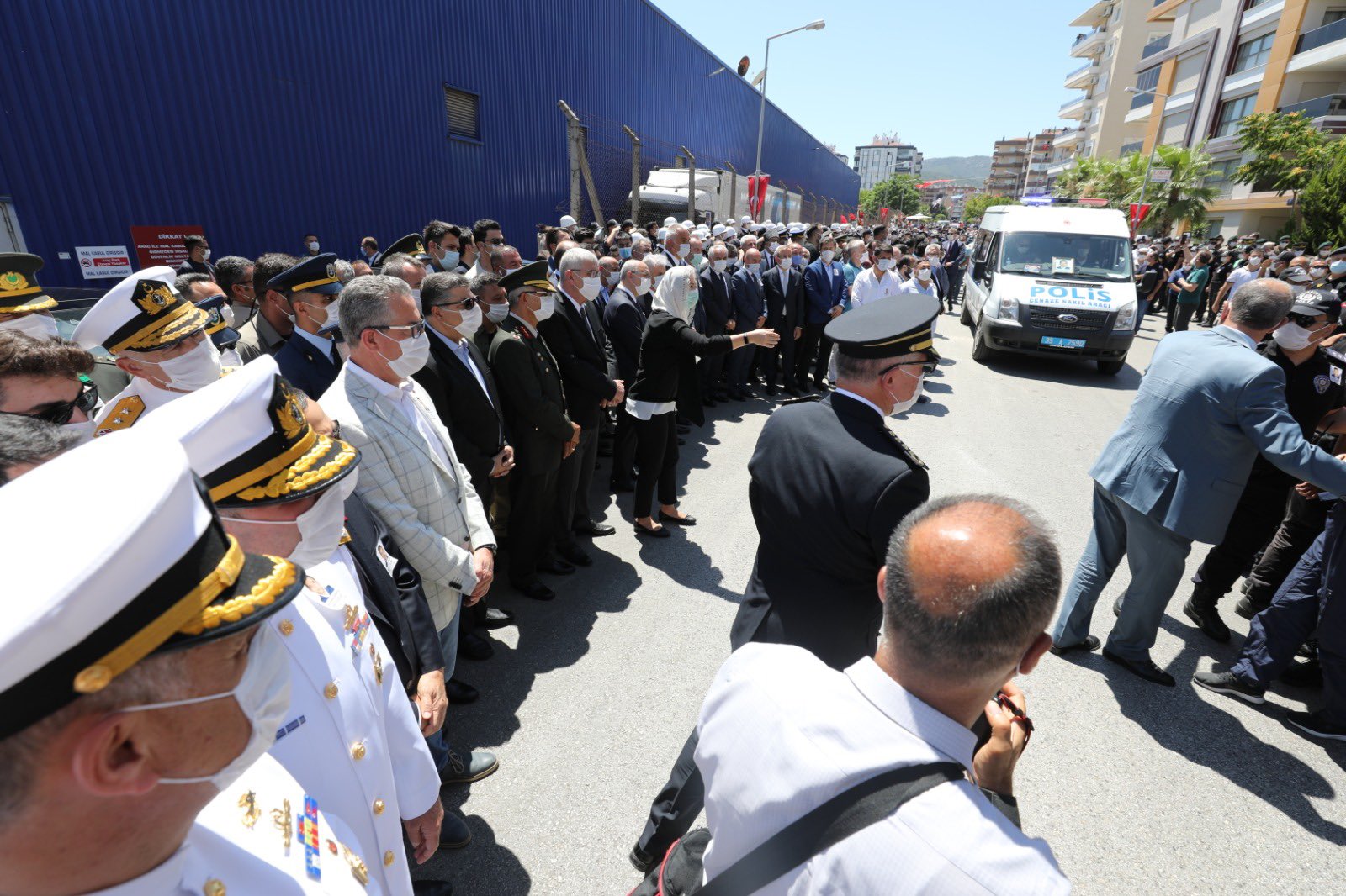 İzmir şehidini son yolculuğuna uğurladı!