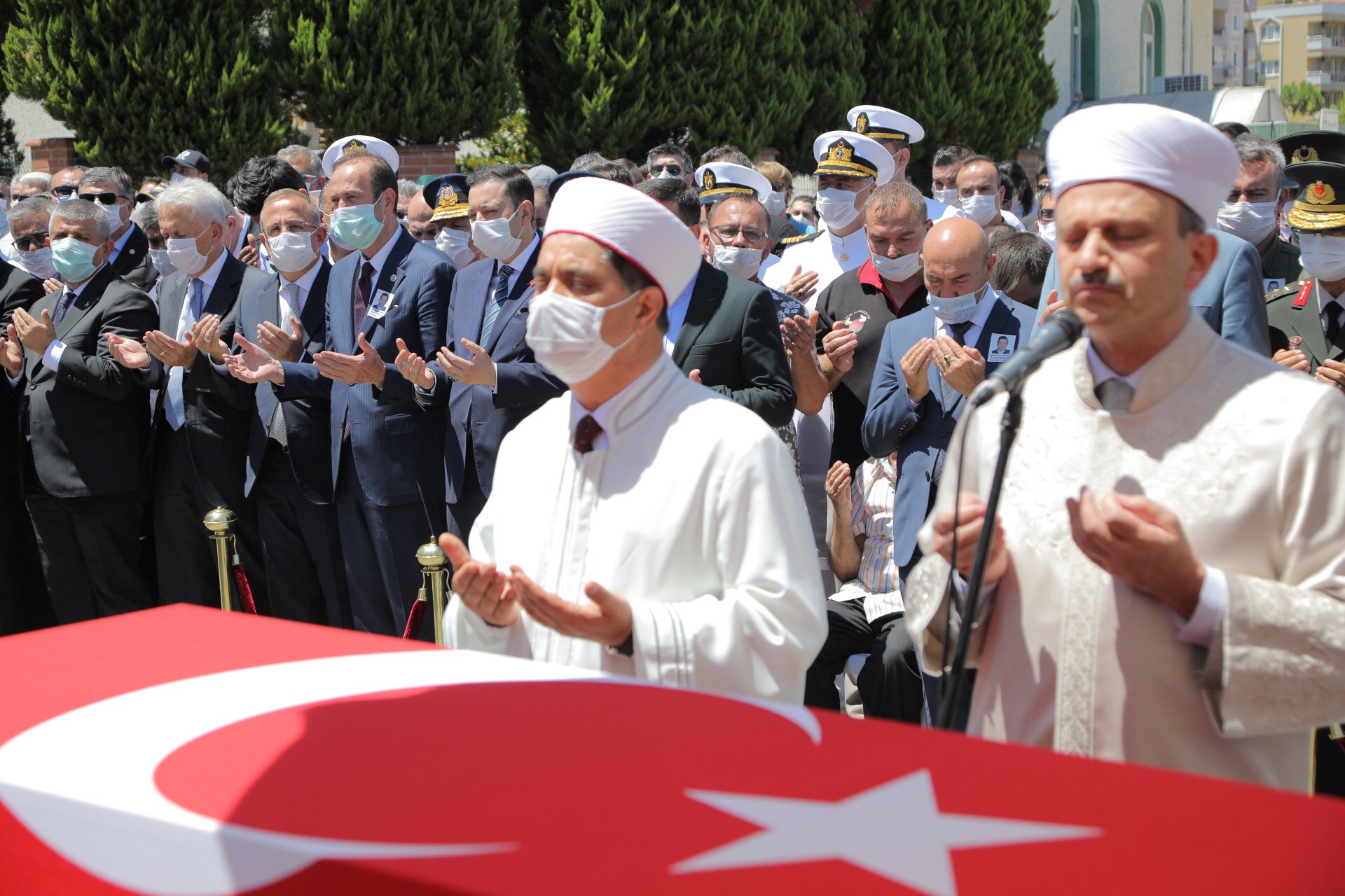 İzmir şehidini son yolculuğuna uğurladı!