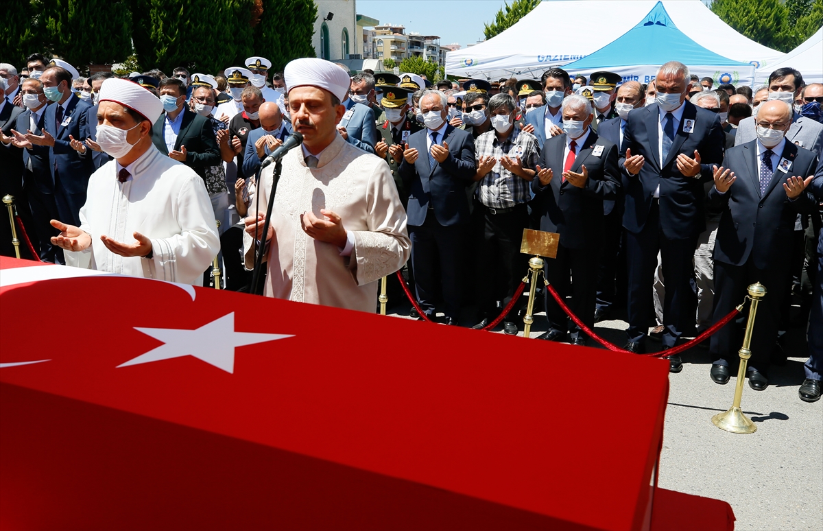 İzmir şehidini son yolculuğuna uğurladı!