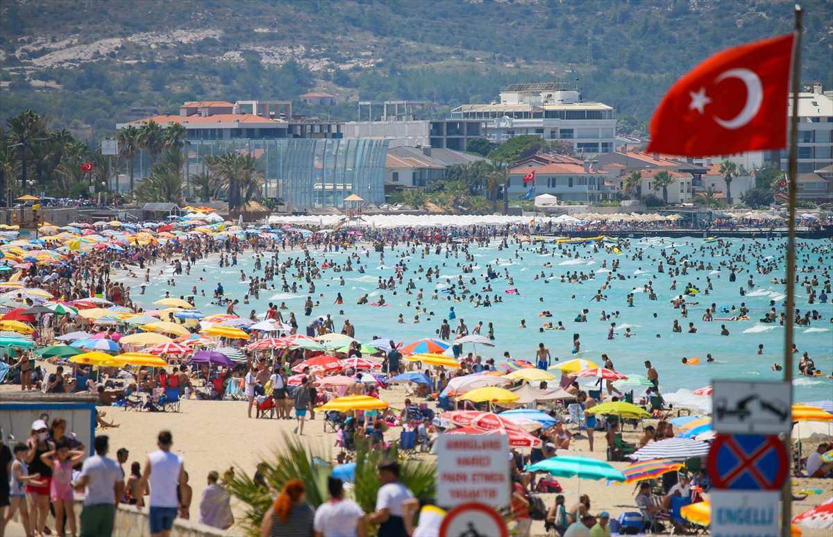Çeşme'de bayram yoğunluğu!