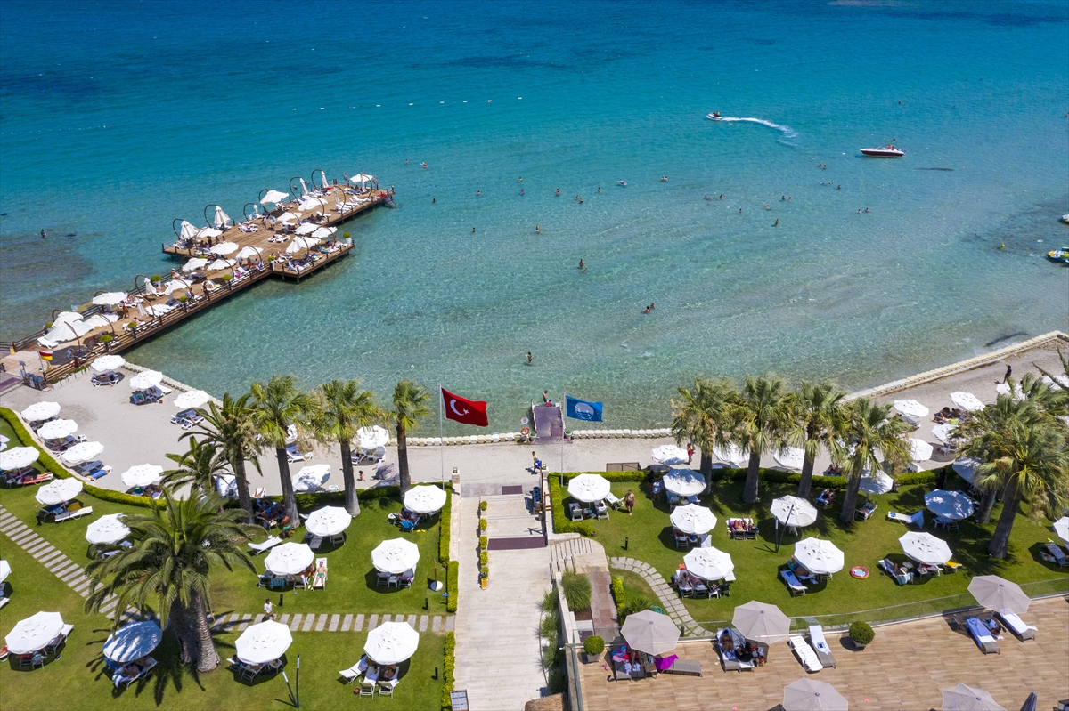 Çeşme'de bayram yoğunluğu!