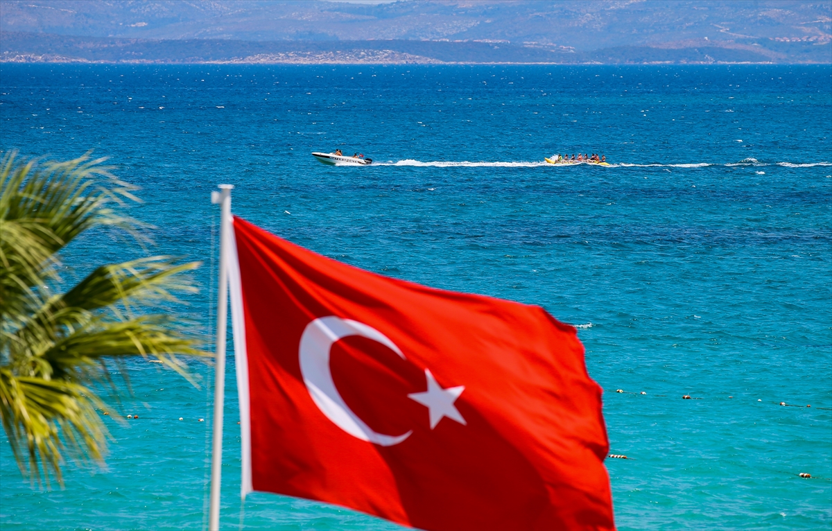 Çeşme'de bayram yoğunluğu!