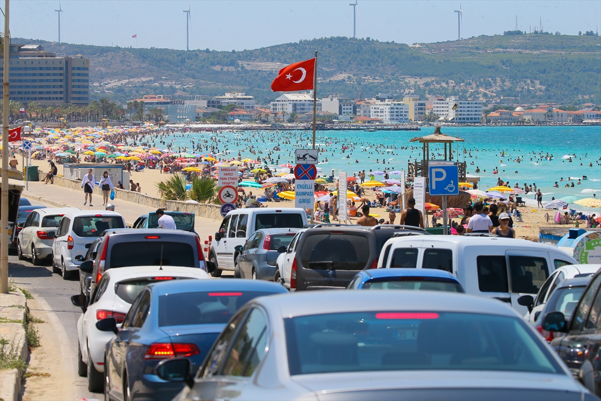 Çeşme'de bayram yoğunluğu!